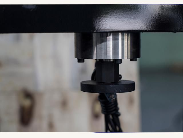 Computer Controlled Electronic Universal Material Tensile Strength Testing Machine